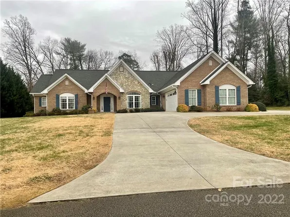 115 Country Club Dr, Morganton, NC 28655