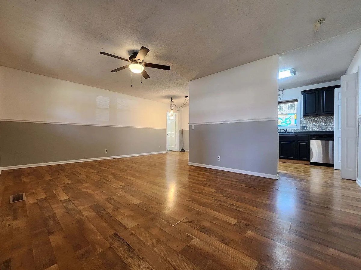 Building Photo - 1711 Oak Hill Dr