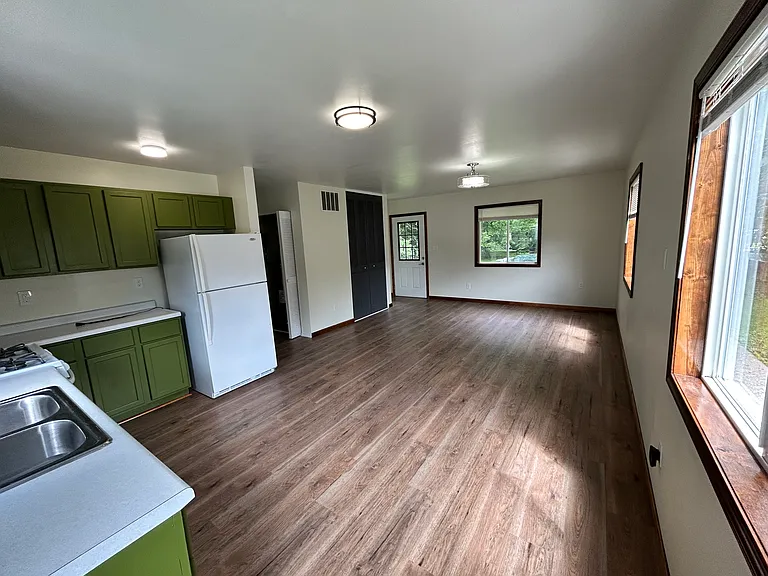 2031 Dowd St — Photo 8