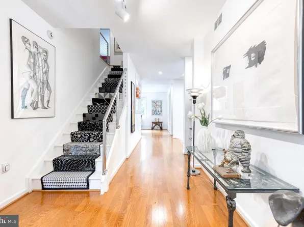 14 Roland Mews, Baltimore, MD 21210