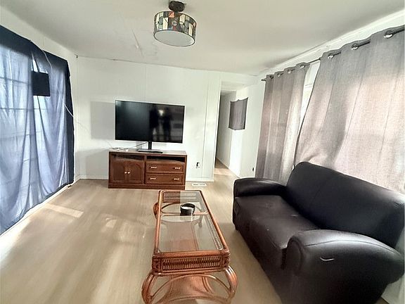 5th image of 4821 Curlew Dr