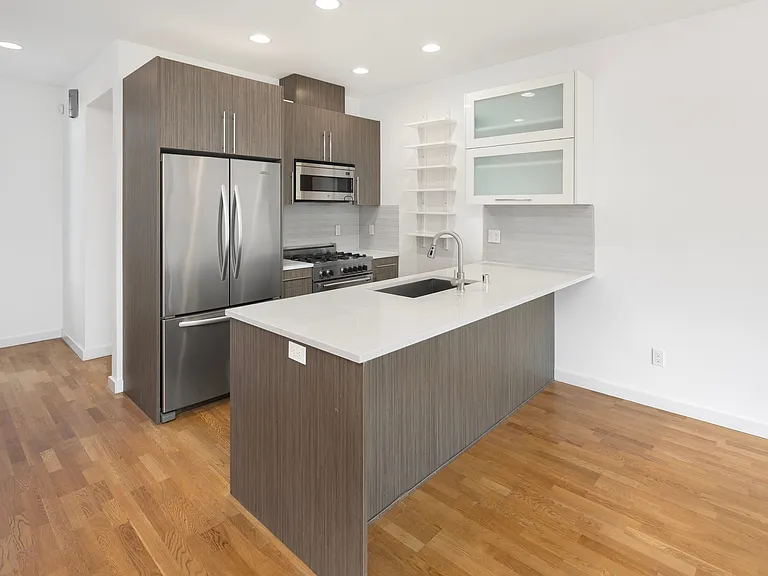 209 13th Ave E — Photo 10