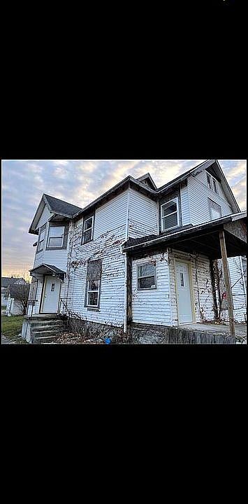 2nd image of 801 W 5th St