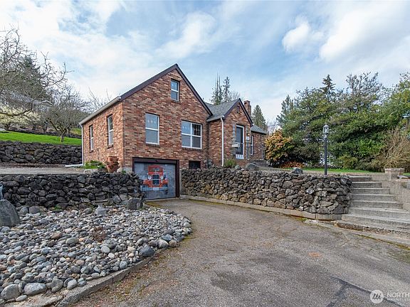 3rd image of 844 Colchester Drive E