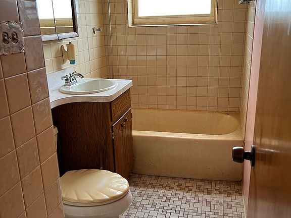 4th image of 5447 S Oak Park Ave
