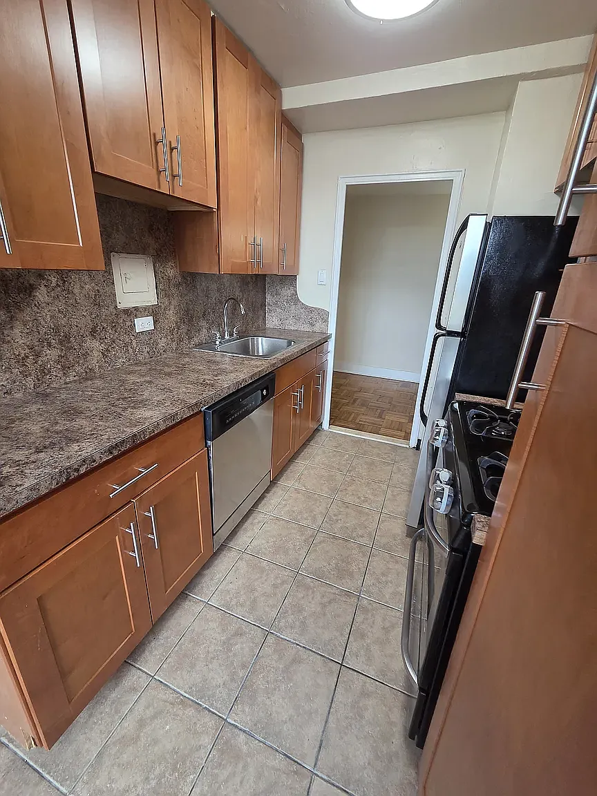 188-02 64th Avenue — Photo 3