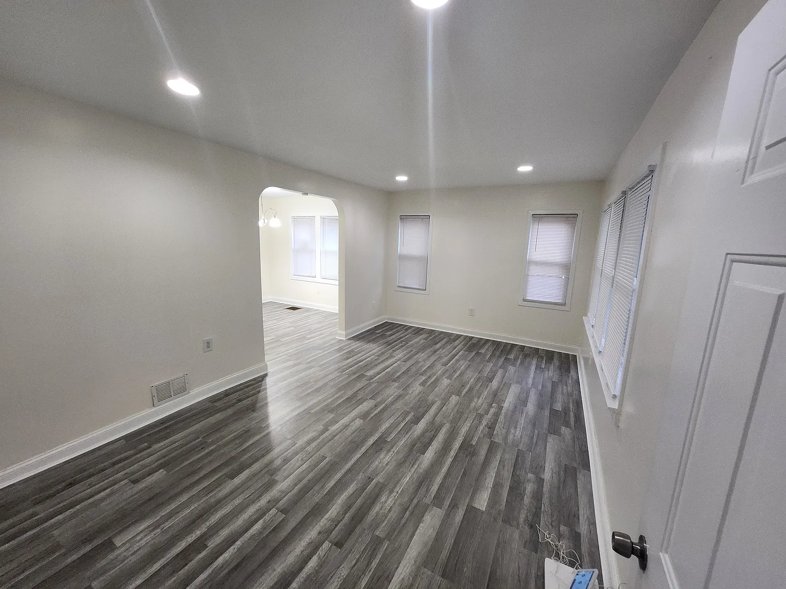 2 bed, $1,300 — Photo 3