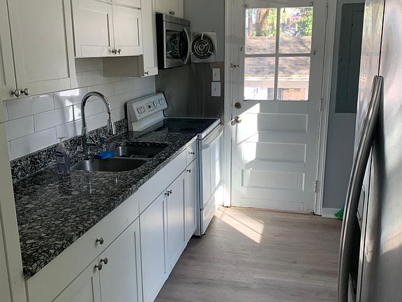 3rd image of 1415 Fort Hill Dr