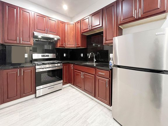 5th image of 2375 27th Ave APT 2