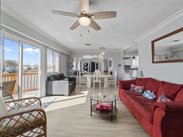 205 Lake Dr, Virginia Beach, VA 23451