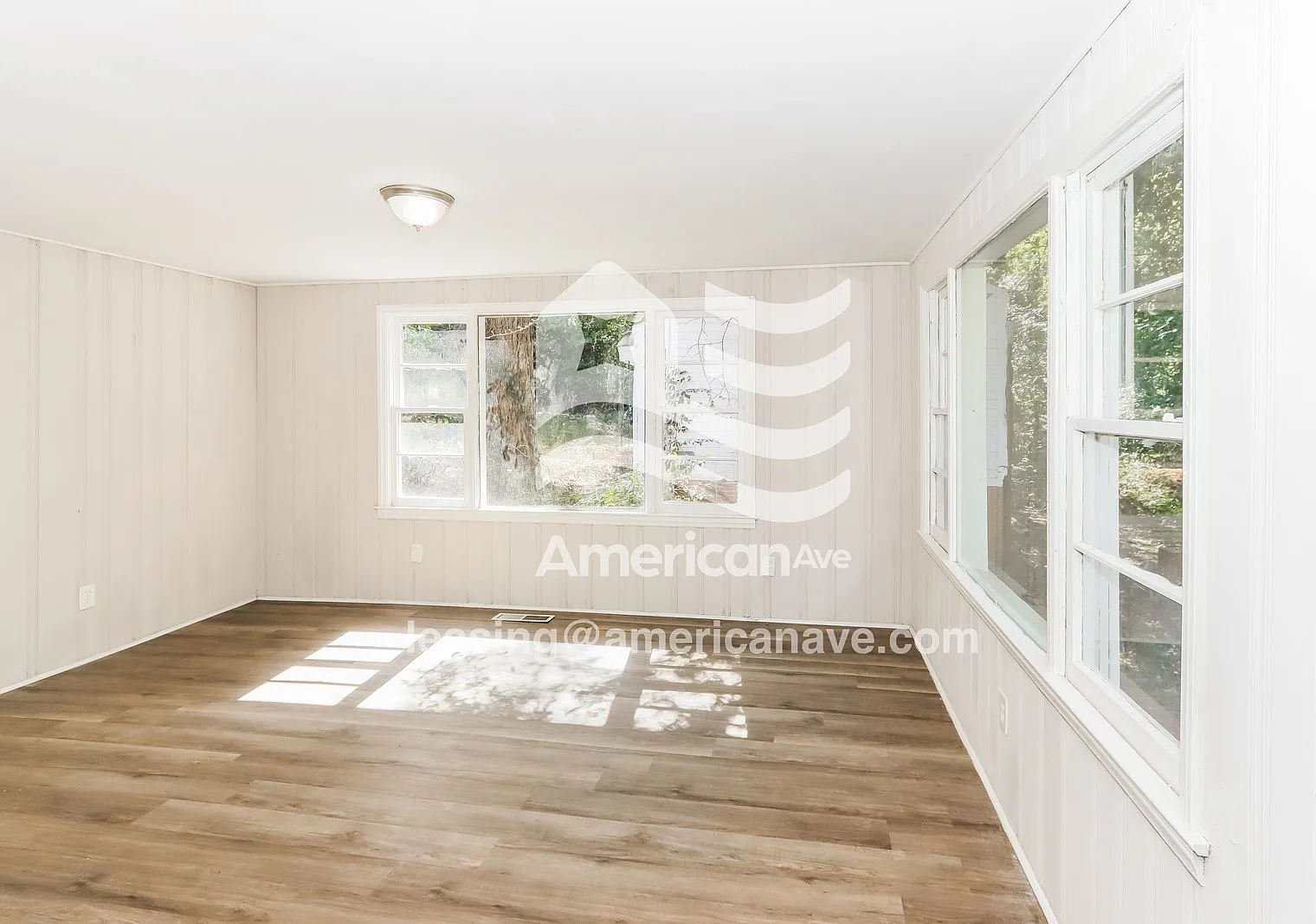 3 bed, 2.0 bath, 1376 sqft, $1,122 — Photo 2