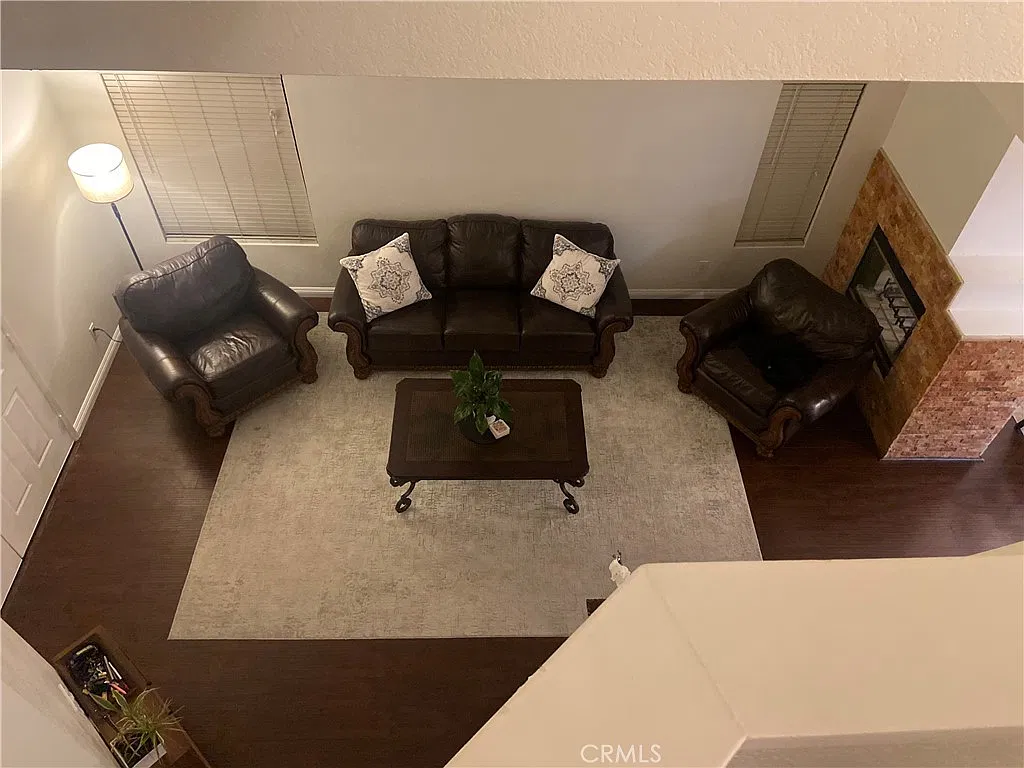 4 bed, 2.5 bath, 1893 sqft, $3,300 — Photo 3
