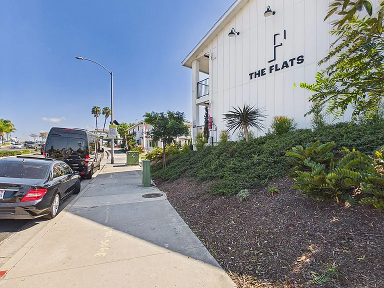 The Flats — Photo 44