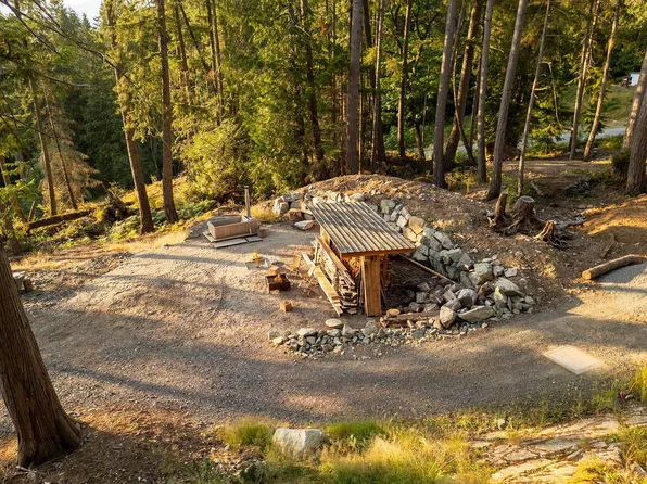 1701 Joan Audrey Ln, Bowen Island, BC V0N 1G2