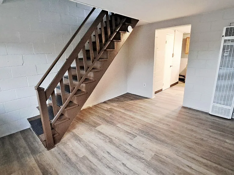 240 W High St — Photo 7
