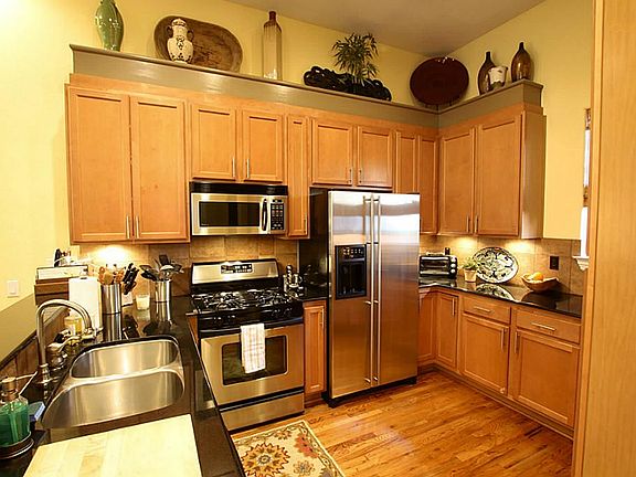 GRANITE COUNTERTOPS & AMPLE CABINET SPACE