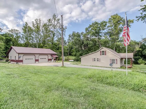 677 Stearns Hollow Rd, Nebo, IL 62355