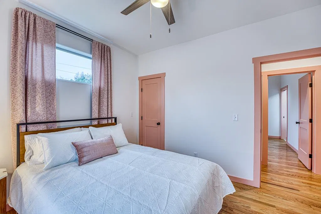 3 bed, 1188 sqft, $3,000 — Photo 2