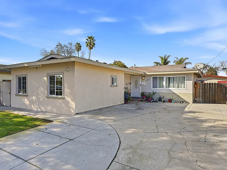 Pacina Dr — Photo 1
