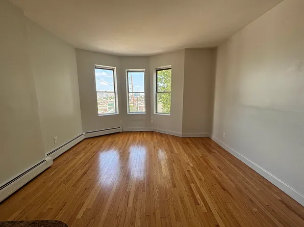 445 Ogden Avenue image 2 of 10