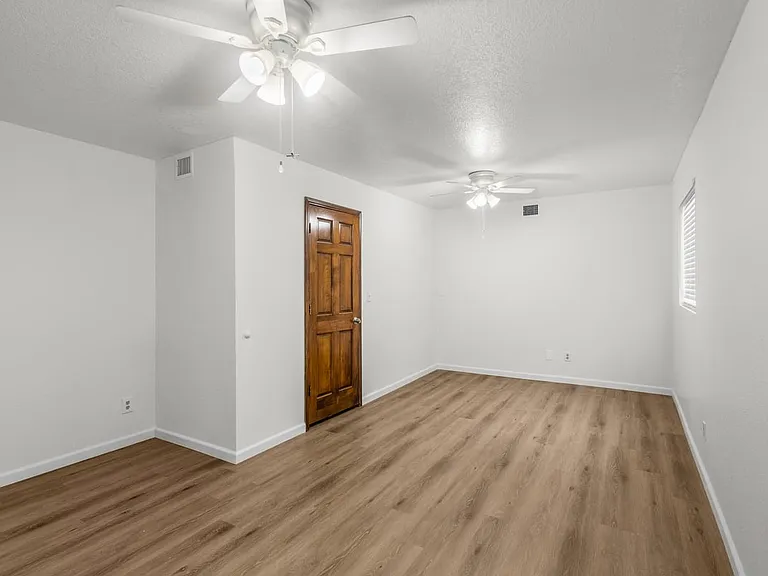 1143 N Ironwood Ct #N — Photo 25
