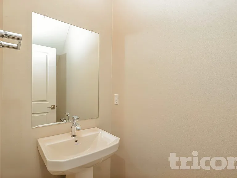 10571 Vina Ct — Photo 14