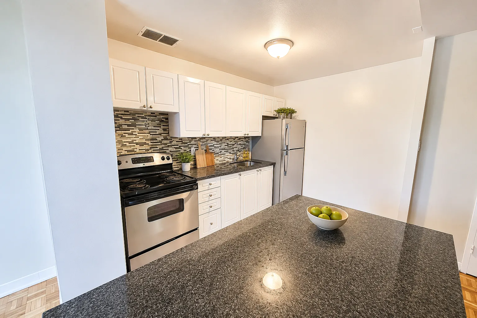 Heritage Apartments - 3801 Lawrence — Photo 4