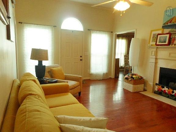 3rd image of 105 Janzen Ct