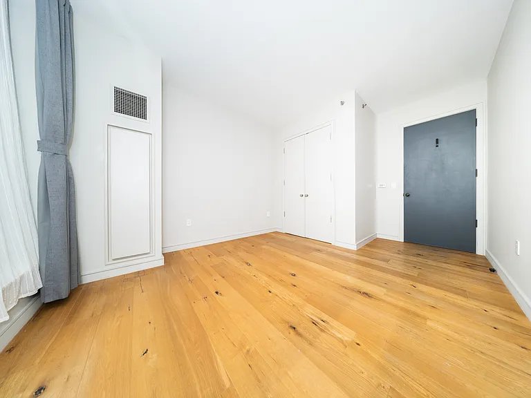 540 W 28th St #2D — Photo 8