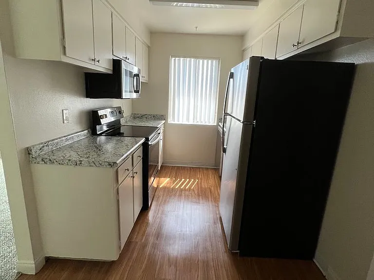 Canyon Club Apartments — Photo 30