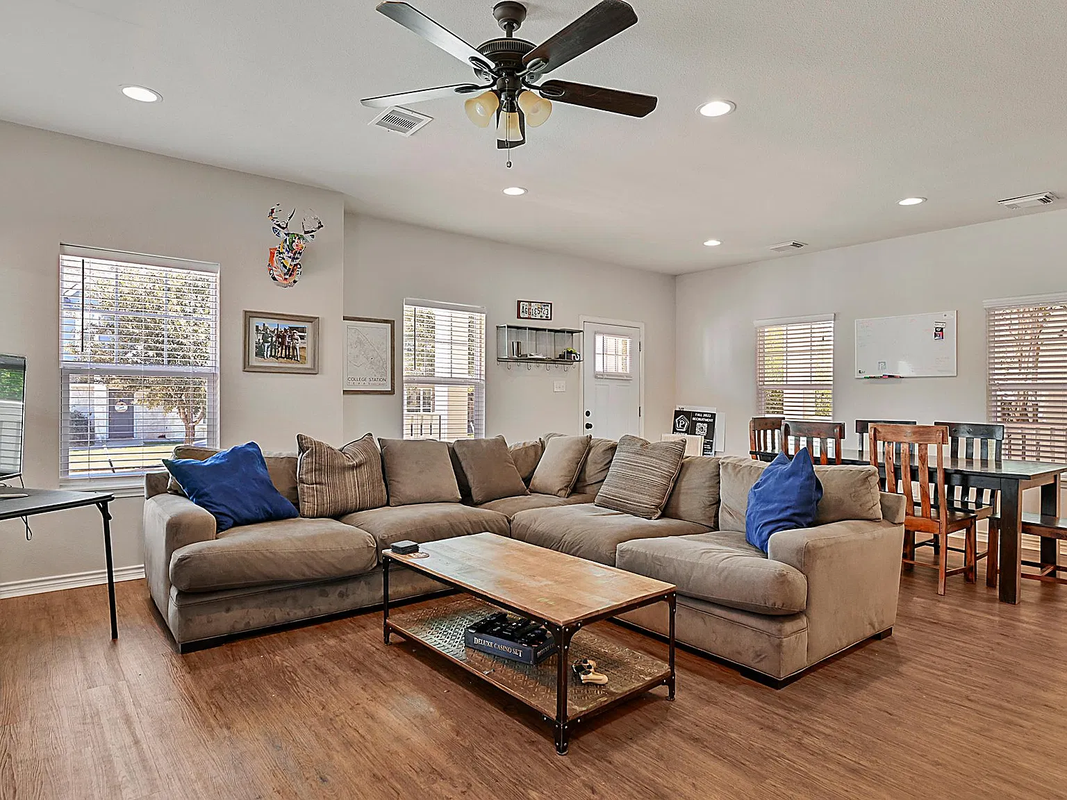 105 Richards St — Photo 4