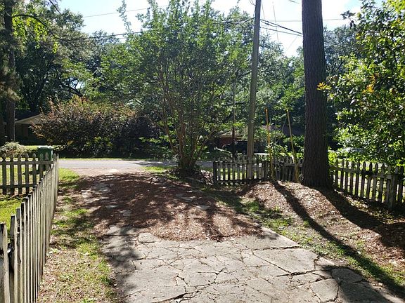 4th image of 3700 Wood Hill Dr