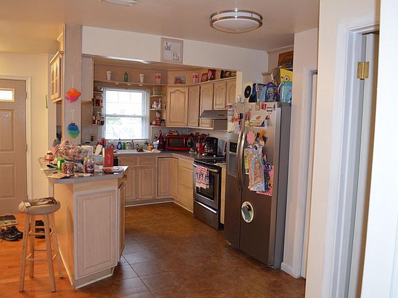 2nd image of 3206 Ruby Dr