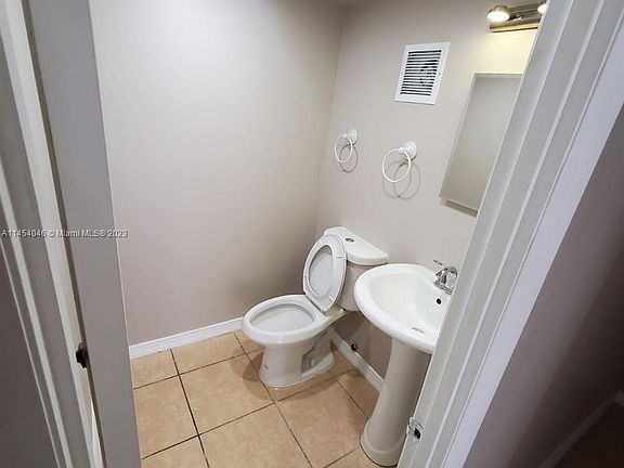 5th image of 1748 NW 55th Ave APT 203