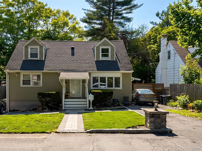 13 Cedarwood Dr — Photo 1