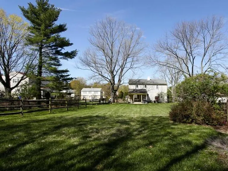 1305 Pleasant Valley Dr — Photo 33