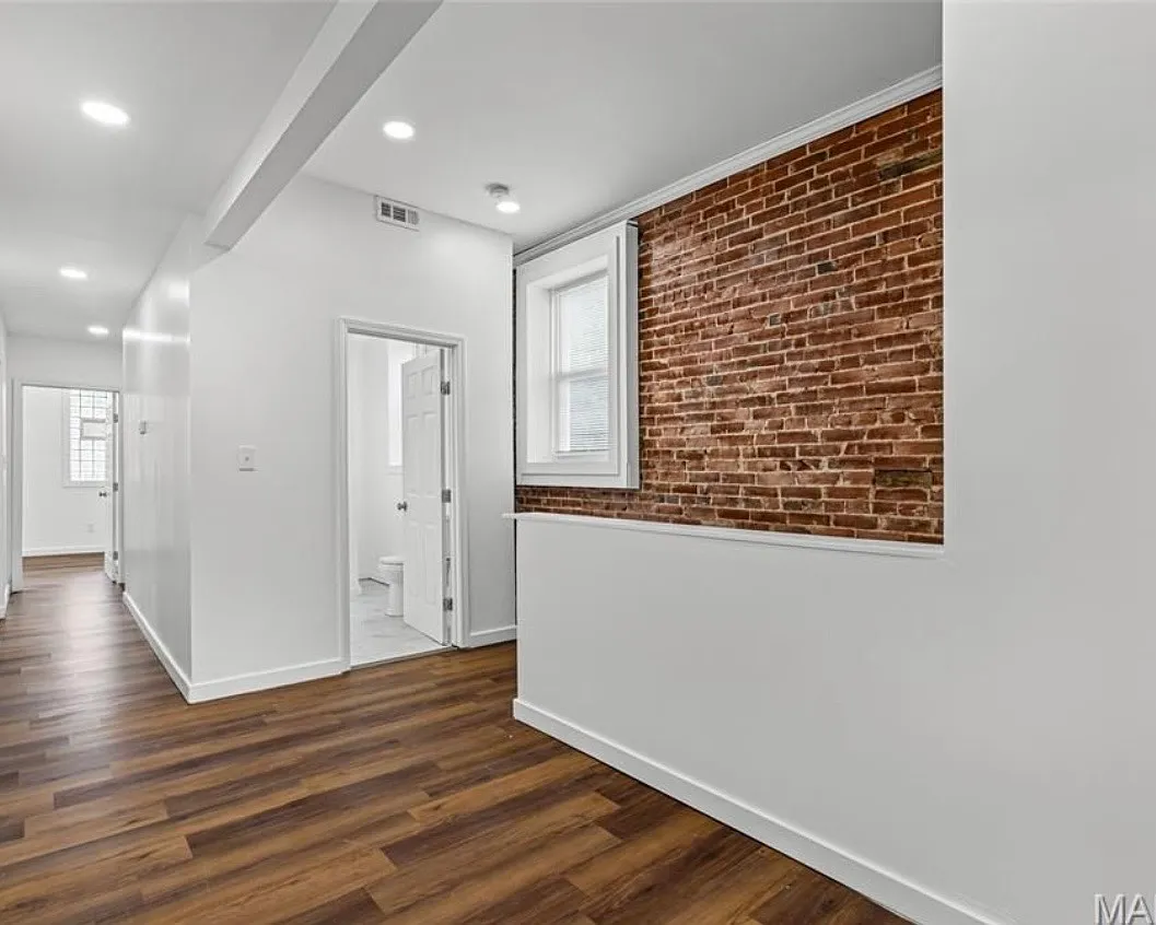 3 bed, 1127 sqft, $1,950 — Photo 4
