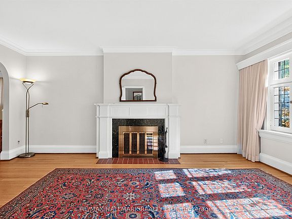 4th image of 70 Parkview Ave