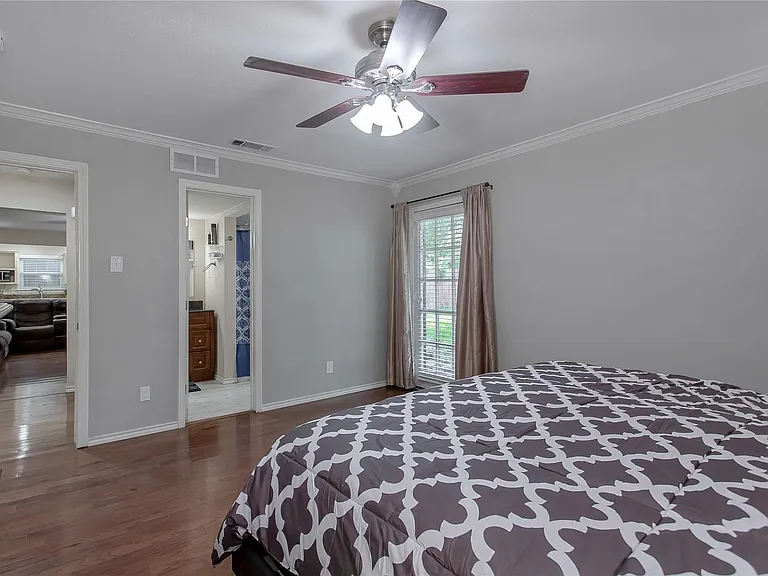 1428 Dumont Dr — Photo 16