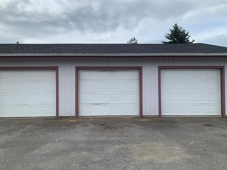 1813 E 3rd Ave — Photo 37