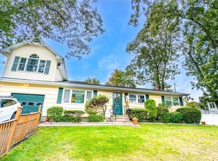 126 Pleasure Ave, Ronkonkoma, NY 11779