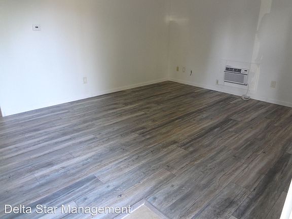 2nd image of 901 Carro Dr APT 1