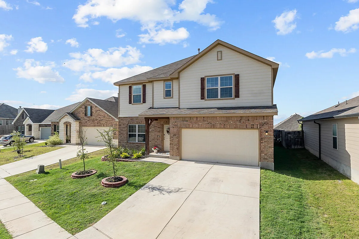 6 bed, 3.5 bath, 3051 sqft, $2,950 — Photo 3
