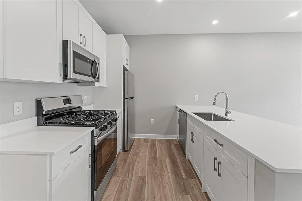 1 bed, 1.0 bath, 788 sqft, $2,215 — Photo 1