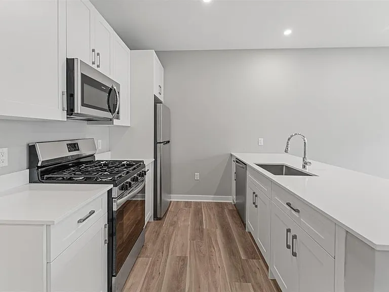 475 Communipaw Ave #401 — Photo 1