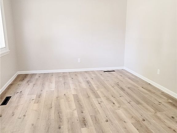3rd image of 5059 Belle Meadow Rd