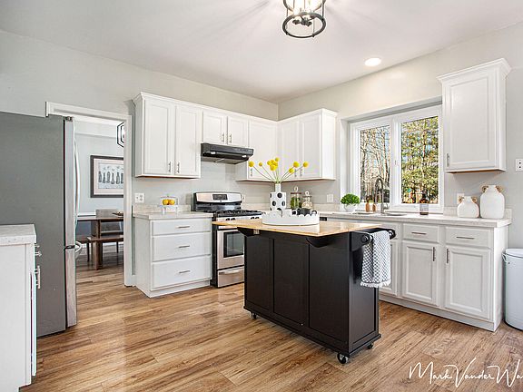 4th image of 4693 Woodcreek Dr SE