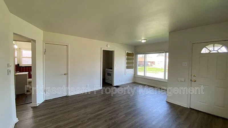 2 bed, 1.0 bath, 805 sqft, $895 — Photo 3