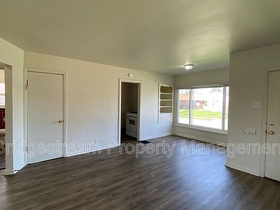 3rd image of 1732 Harold Dr