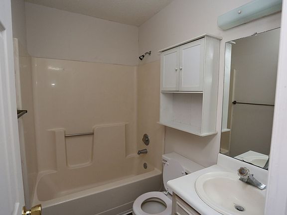 4th image of 140 Lanier Dr #109
